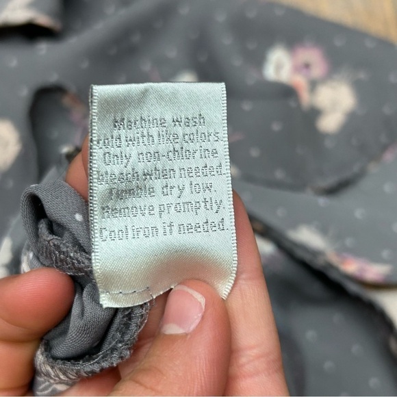 Lauren Conrad women’s polka dotted floral tank top - Picture 5 of 5